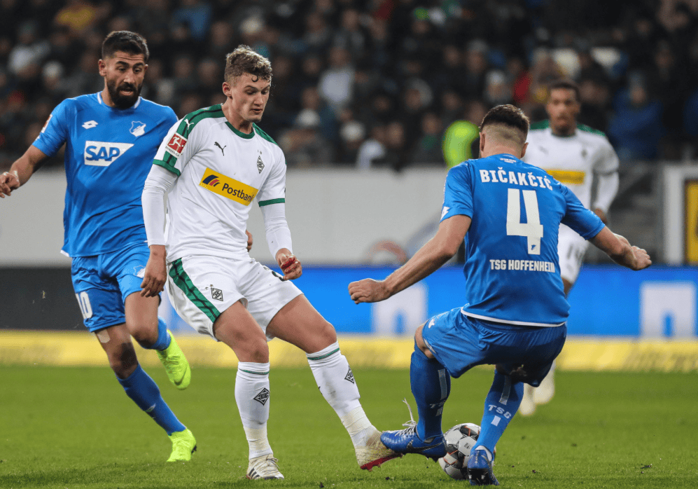 莱赛斯队在法国联赛中战胜门兴格拉德巴赫，士气大振的简单介绍